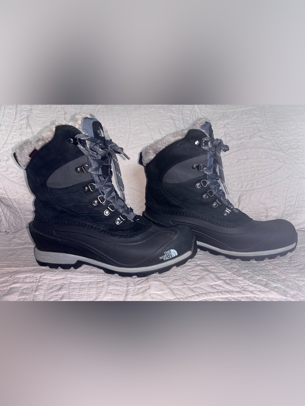 The North Face Chilkat 400 Waterproof Winter Snow Boots Black Women's Size 9